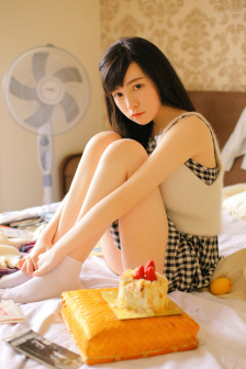 丫鬟露出双乳让老爷玩弄